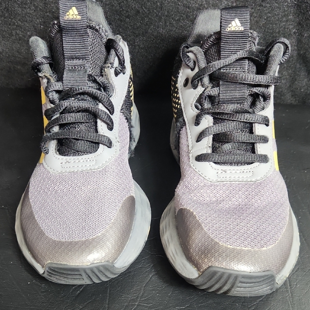 Adidas Kids Size 1.5 Black and Gray Athletic Shoes